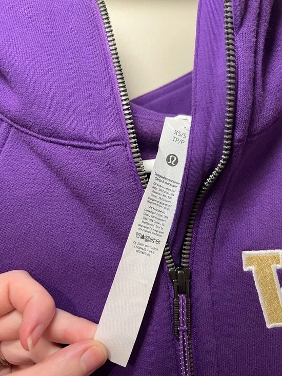 Lululemon University of Washington Women’s Huskies Scuba Purple Hoodie - Picture 5 of 5